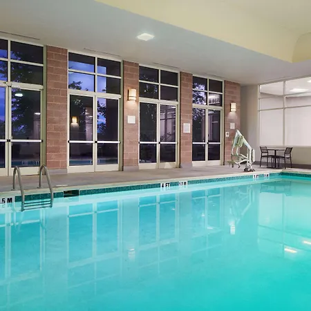 Hilton Airport 4*