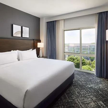 Hotel Hilton Airport 4*