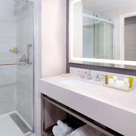 Hilton Airport Hotel 4*