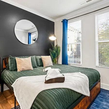 Luxurious King 3br Townhouse Mins To Uptown Clt! Holiday home