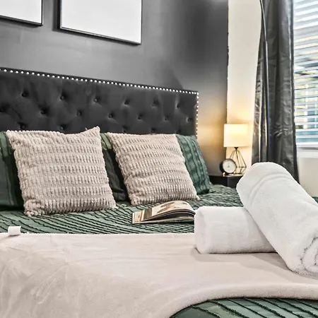 Luxurious King 3br Townhouse Mins To Uptown Clt! * Charlotte
