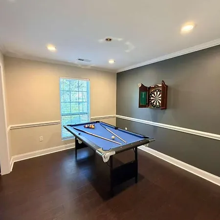 Cozy 3br Homeyard, Wifi, Sleeps 10 * Charlotte