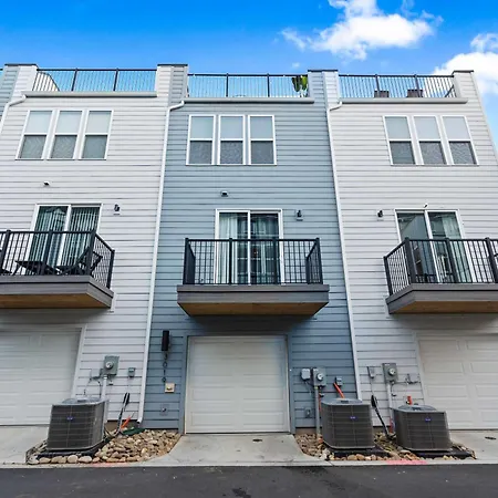 Holiday home Luxurious King 3br Townhouse Mins To Uptown Clt!