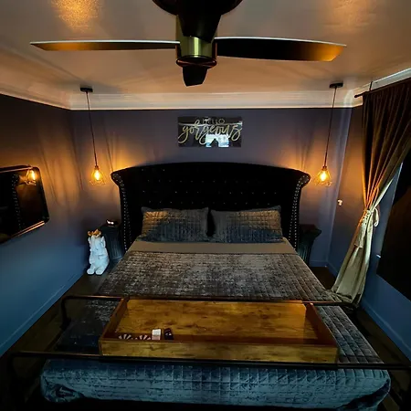 Luxurious Getaway At Js Place Holiday home *
