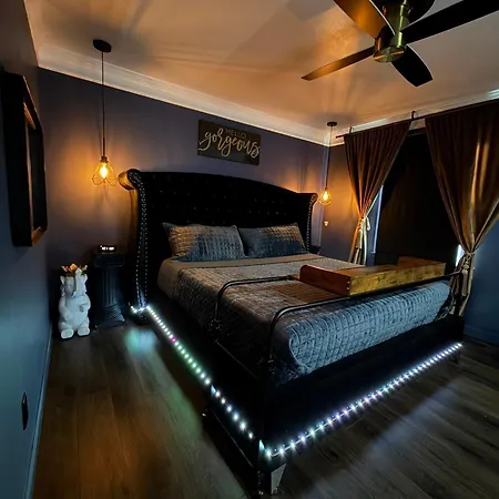 Holiday home Luxurious Getaway At Js Place Charlotte