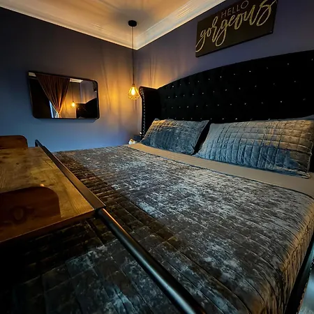 Luxurious Getaway At Js Place Holiday home *