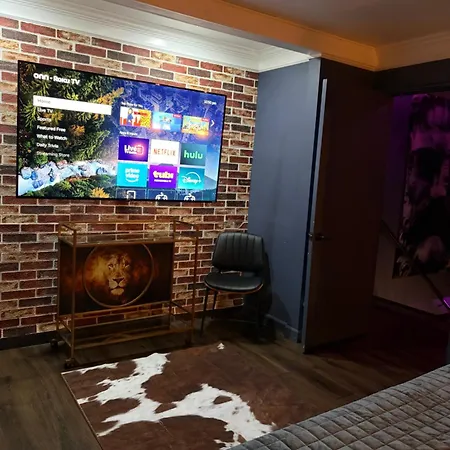 Luxurious Getaway At Js Place Charlotte
