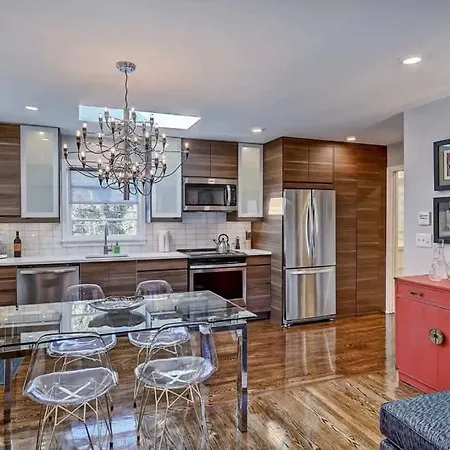 Myers Park Gem Great Location Holiday home
