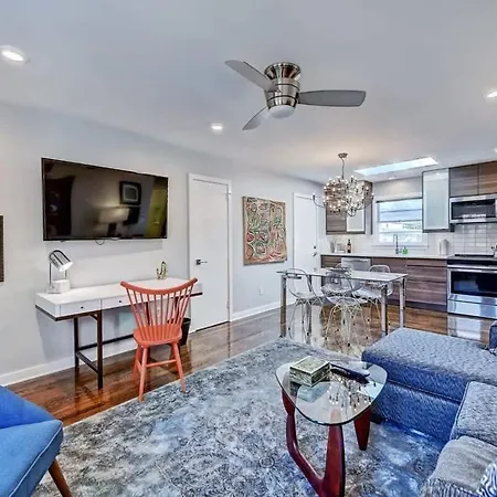 Myers Park Gem Great Location Holiday home *