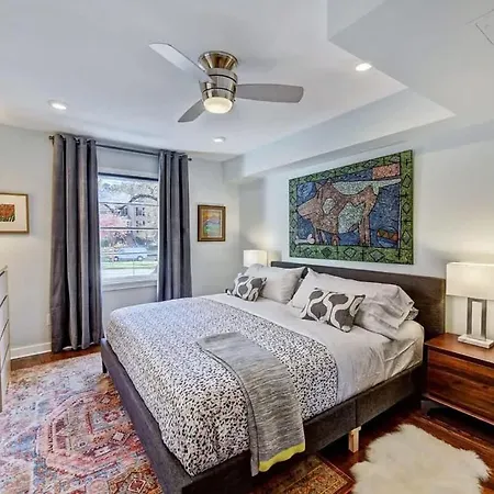 Myers Park Gem Great Location Holiday home