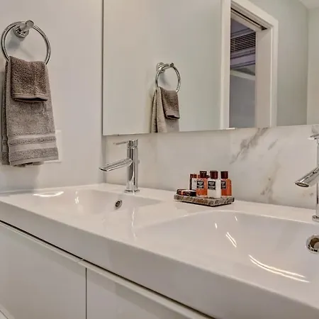 Myers Park Gem Great Location *