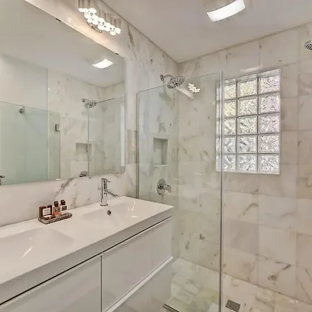 Myers Park Gem Great Location *