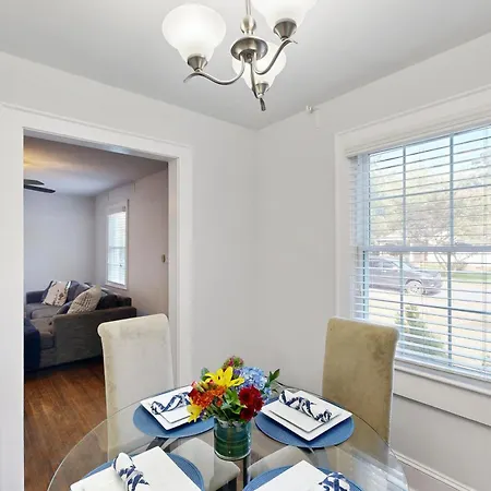 3 Mi To Dtwn Charlotte! Quiet Haven W/ Fenced Yard Holiday home