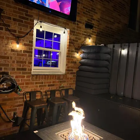 Luxurious Getaway At Js Place Holiday home