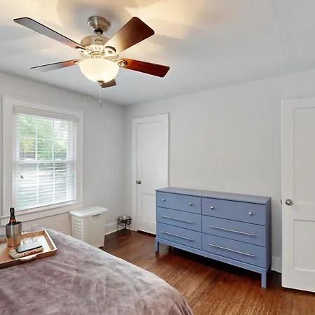3 Mi To Dtwn Charlotte! Quiet Haven W/ Fenced Yard Holiday home *