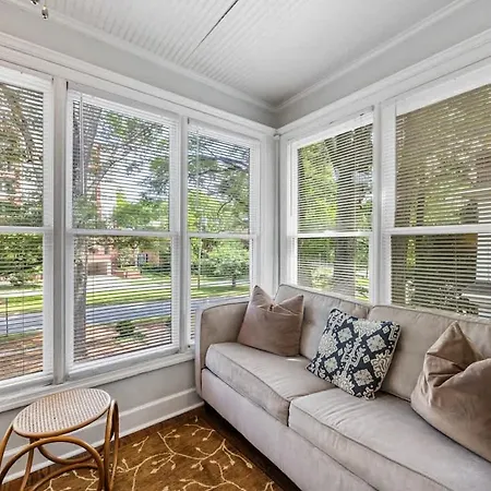 Apartment Light Filled 2 Bedroom In Myers Park With A Porch Charlotte