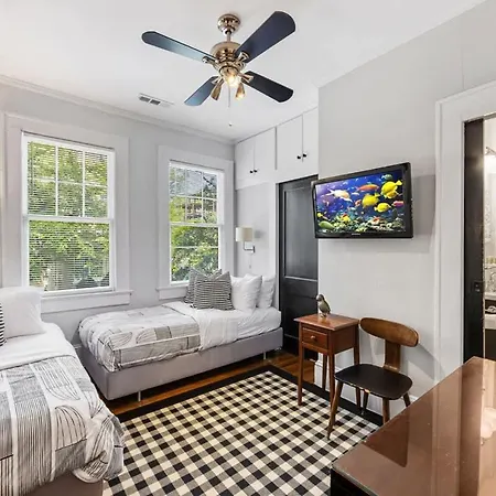 Light Filled 2 Bedroom In Myers Park With A Porch Charlotte