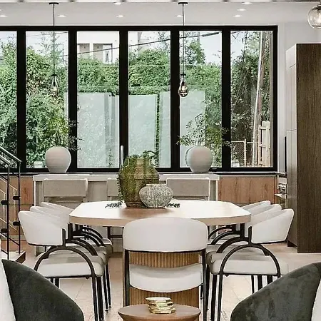 Apartment Gorgeous In #103