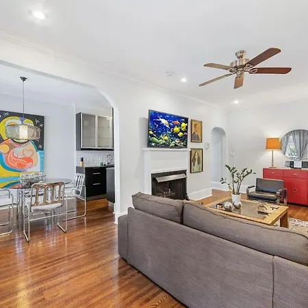 Apartment Light Filled 2 Bedroom In Myers Park With A Porch *