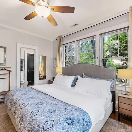 Light Filled 2 Bedroom In Myers Park With A Porch Apartment *