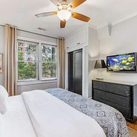 Light Filled 2 Bedroom In Myers Park With A Porch Apartment Charlotte