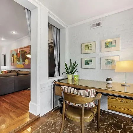 Apartment Light Filled 2 Bedroom In Myers Park With A Porch