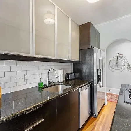 Light Filled 2 Bedroom In Myers Park With A Porch *