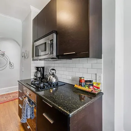Light Filled 2 Bedroom In Myers Park With A Porch Apartment Charlotte