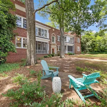 Light Filled 2 Bedroom In Myers Park With A Porch