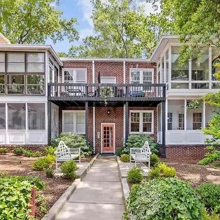 Light Filled 2 Bedroom In Myers Park With A Porch Apartment