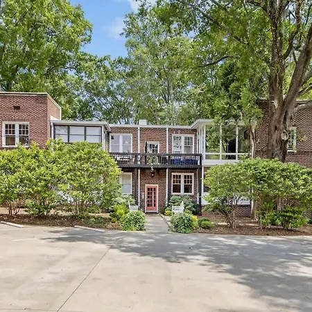 Apartment Light Filled 2 Bedroom In Myers Park With A Porch *