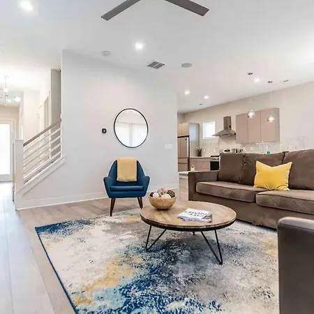 Holiday home Cozy 3br Retreat With Patio Prime Spot *