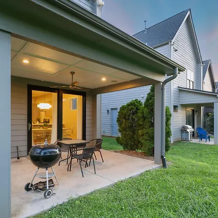 Holiday home Cozy 3br Retreat With Patio Prime Spot Charlotte
