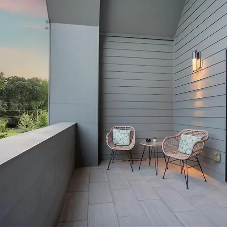 Holiday home Cozy 3br Retreat With Patio Prime Spot *