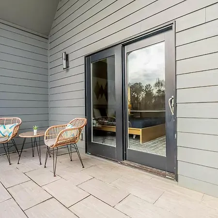 Cozy 3br Retreat With Patio Prime Spot Holiday home Charlotte