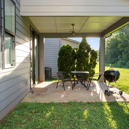 Holiday home Cozy 3br Retreat With Patio Prime Spot