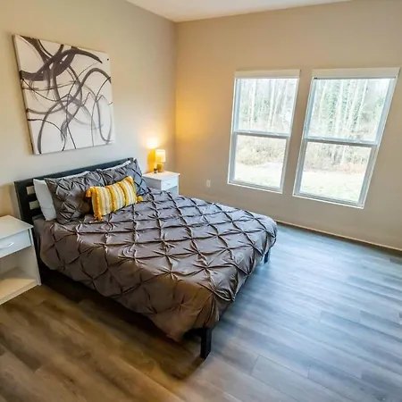 Holiday home Cozy 3br Retreat With Patio Prime Spot *