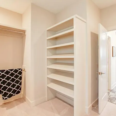 Cozy 3br Retreat With Patio Prime Spot Holiday home