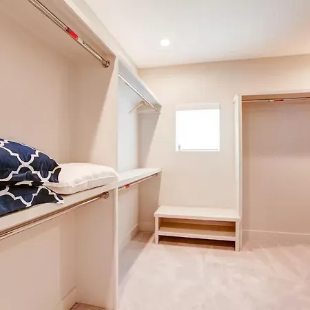 Cozy 3br Retreat With Patio Prime Spot * Charlotte