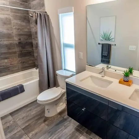 Cozy 3br Retreat With Patio Prime Spot Holiday home