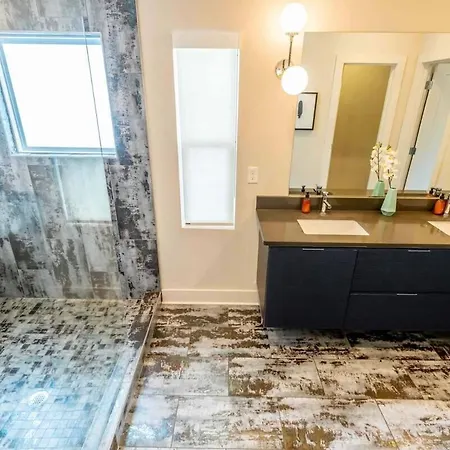 Cozy 3br Retreat With Patio Prime Spot * Charlotte