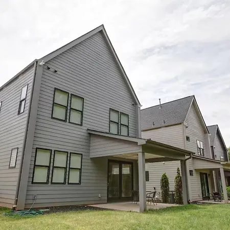 Holiday home Cozy 3br Retreat With Patio Prime Spot *