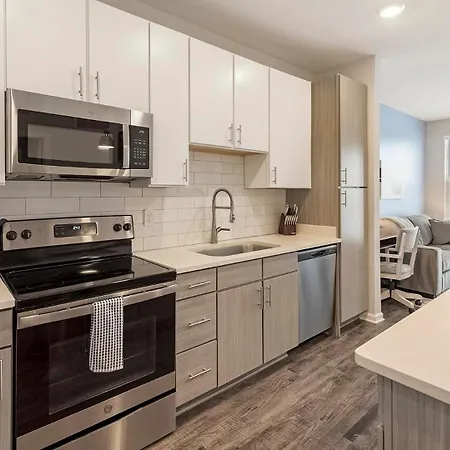 Landing Modern 1Bd Yoga Studio Gym Apartment *