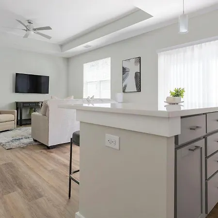 Landing - Zora Apartment Charlotte