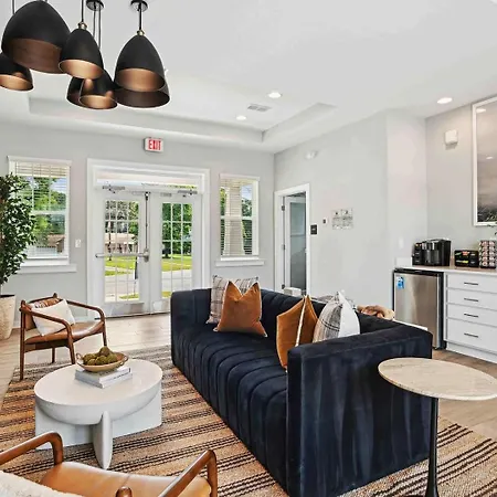 Apartment Landing - Zora Charlotte