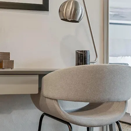 Apartment Landing - Zora Charlotte