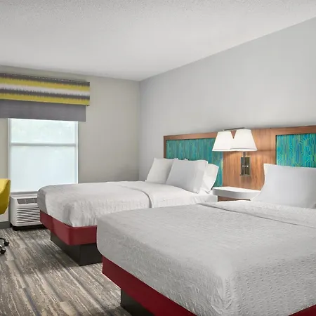 Hampton & Arrowood Rd Hotel 3*