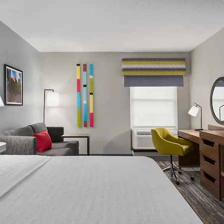 Hampton & Arrowood Rd Hotel 3*