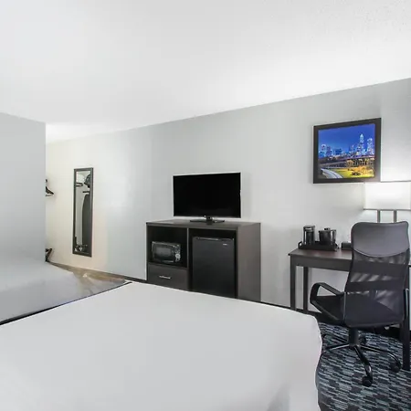 Clarion Pointe Hotel 3*