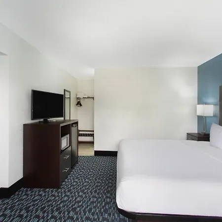 Hotel Clarion Pointe Charlotte